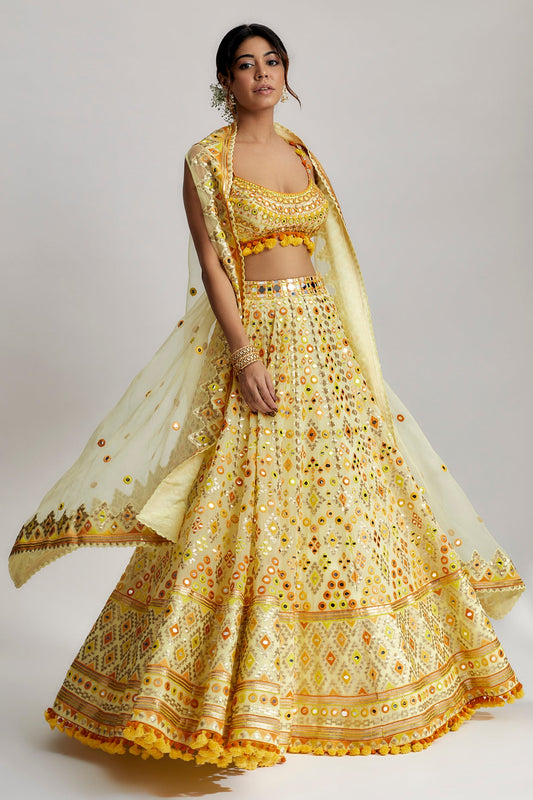 Buy Women's Designer Yellow Ashi Lehenga Set | Gopi Vaid