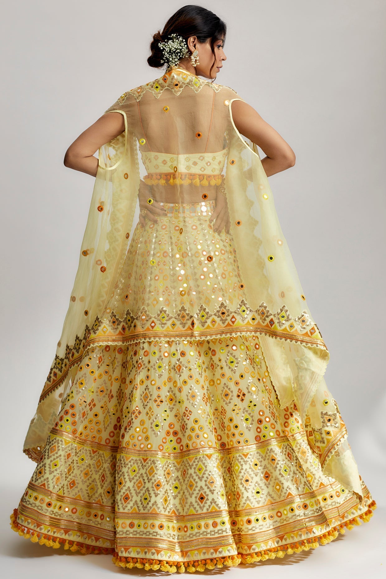 Buy Women's Designer Yellow Ashi Lehenga Set | Gopi Vaid